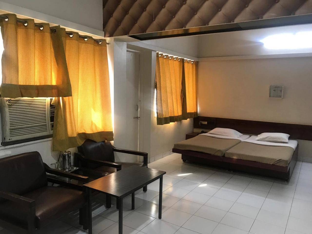 Maurya Residency Hotel Pune Exterior photo